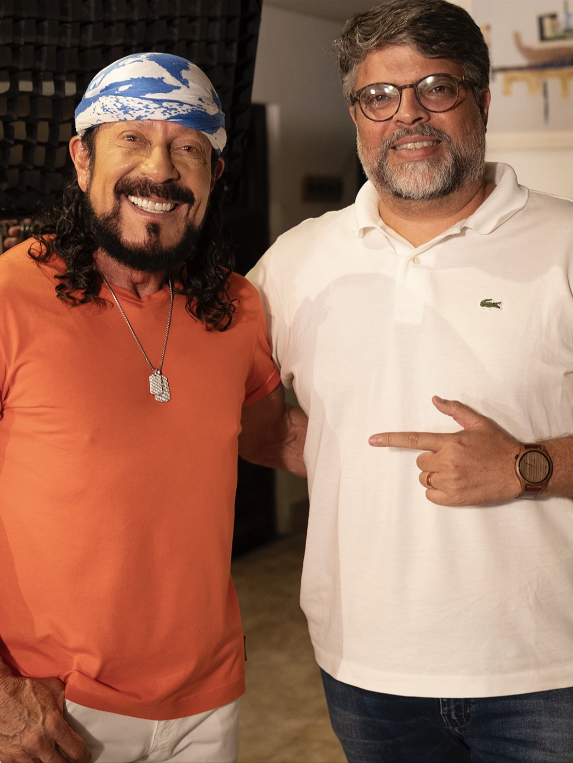 Bell Marques e Vinicius Carvalho nos bastidores da campanha Gujão